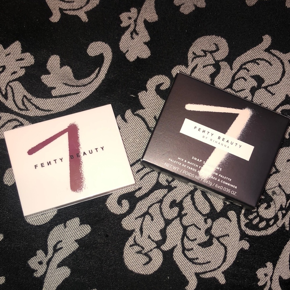 FENTY BEAUTY by Rihanna
Snap Shadows Mix & Match Eyeshadow Palette